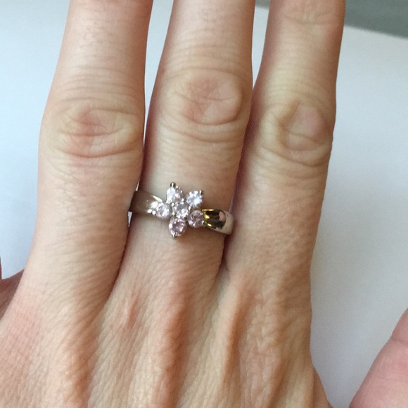 Sparkly Flower Ring - Picture 2 of 2